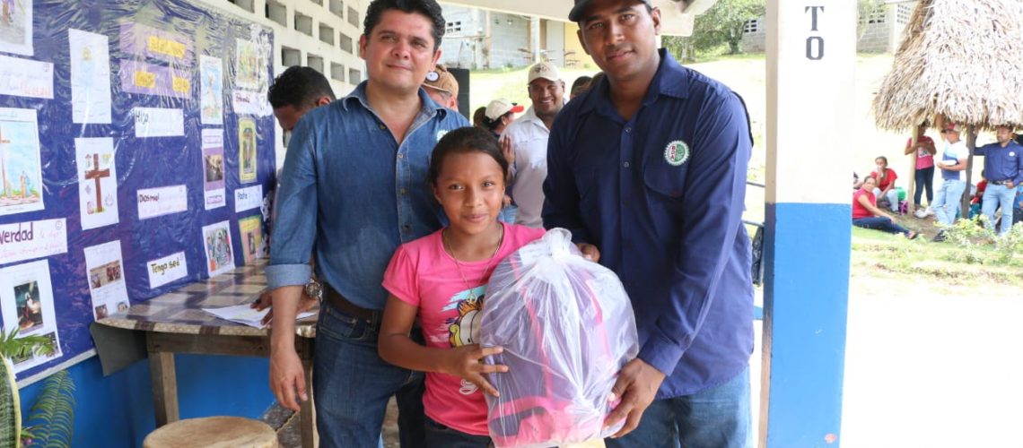 Entrega de Utiles (21)