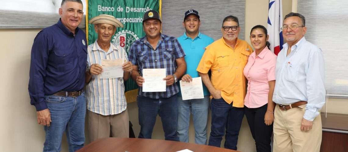 IMG-Entrega de Cheque (1)
